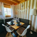 Tatil Evi Elke's Cozy Tinyhouse Im Gruenen Riedhausen