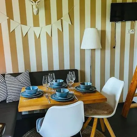 Elke's Cozy Tinyhouse Im Gruenen Tatil Evi Riedhausen